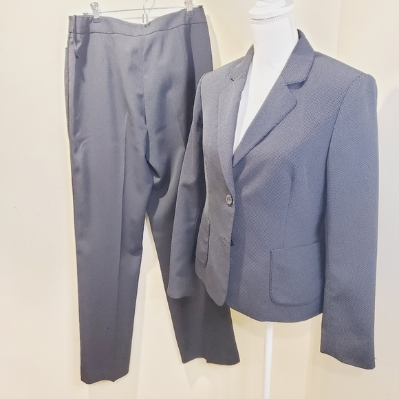 Jones New york suit black stripped size 8 - Picture 13 of 15